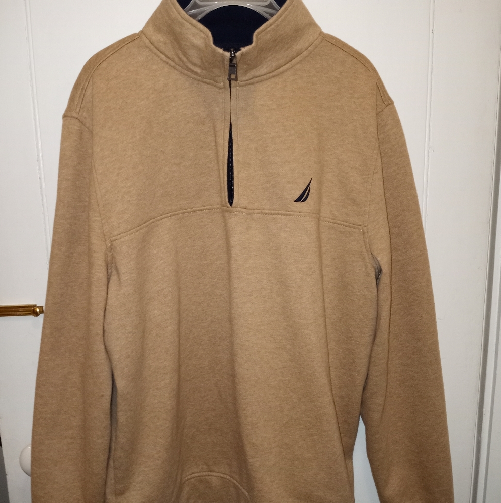 Men's half zip sweatshirt